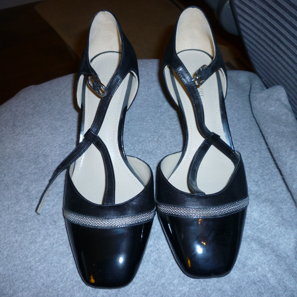 naturalizer 9W 3" heels black w/silver gently worn